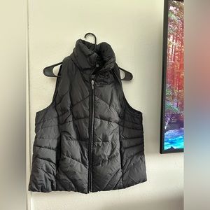 Kenneth Cole reaction puffer black vest